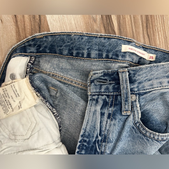 Levi’s 25 - Picture 2 of 3